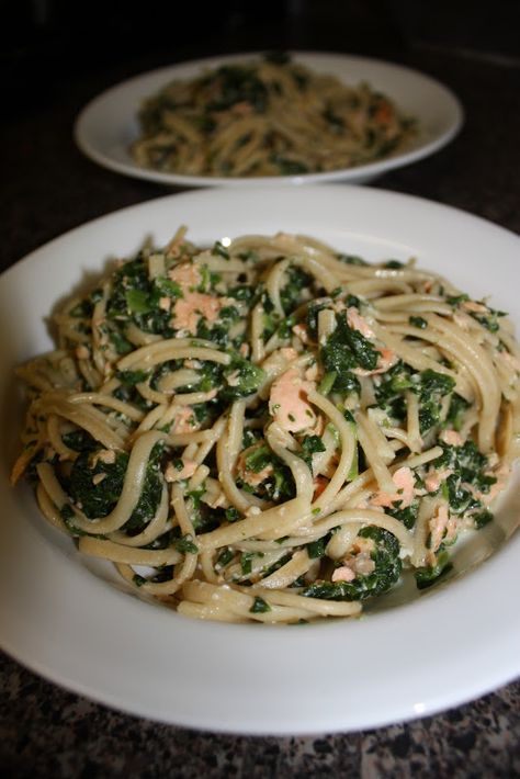 Salmon and Spinach Fettuccine. This dish is a satisfying, lighter option with tasty flavor combinations! Pasta Salmon, Fettuccine Recipe, Spinach Fettuccine, Fettuccine Recipes, Salmon Pasta, Wheat Pasta, Angel Hair Pasta, I'm Pregnant, Spinach Recipes