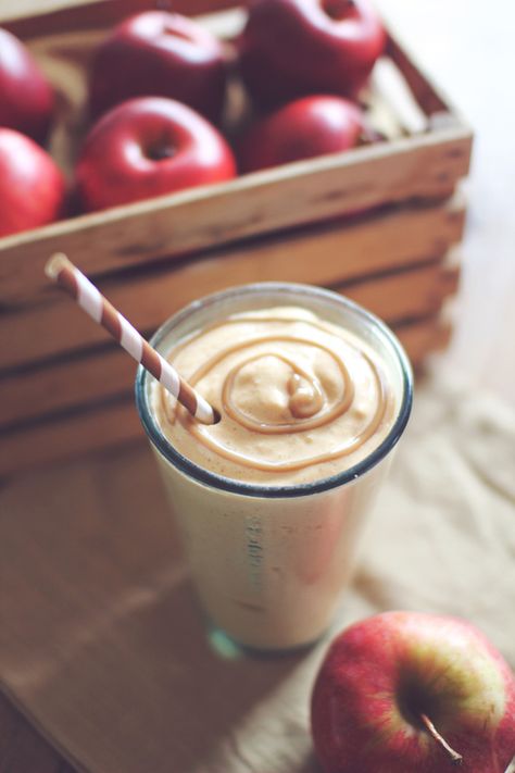 Peppermint Protein Shake, Apple Protein Shake, Apple Pie Shake, Pumpkin Pie Protein Shake, Healthy Milkshake, Homemade Milkshake, Iced Coffee Protein Shake Recipe, Pumpkin Pie Protein, Protein Ideas