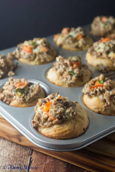 Sausage Mediterranean Cups ~ http://FlavorMosaic.com Biscuit Appetizer Recipes, Appetizers For Thanksgiving, Recipe Using Canned Biscuits, Blue Cheese Appetizers, Using Canned Biscuits, Canned Biscuit, Tasty Appetizers, Mini Chicken Pot Pies, Canned Biscuits