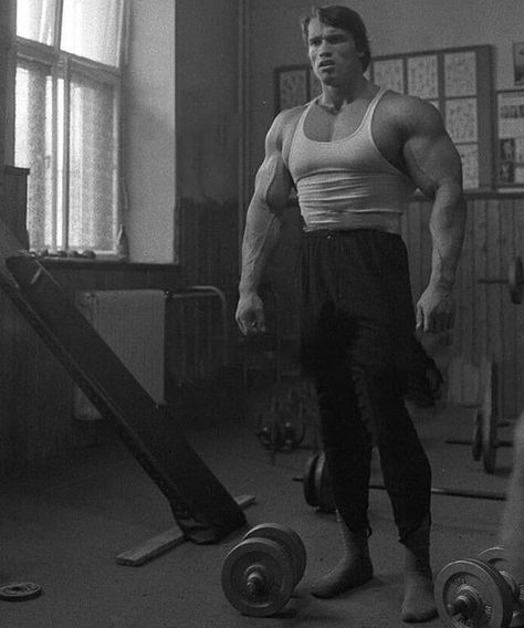 Arnold Schwarzenegger 👑 on Instagram: “🔥 EXTREMELY RARE PIC 🔥 I love this one 😍😍 #bodybuilding #bodybuilder #bodybuildingmotivation #bodybuildinglifestyle #bodybuildingcom…” Arnold Schwarzenegger Gym, Arnold Bodybuilding, Best Bodybuilder, Arnold Classic, Mr Olympia, Golds Gym, Fitness Blogger, Bodybuilding Motivation, Arnold Schwarzenegger