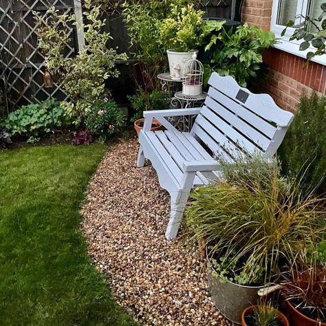 Side Yard Sitting Area Ideas, Garden Bench Area Ideas, Front Garden Bench Ideas, Garden Bench Against Wall, Bench Under Tree Ideas, Landscaping Around Bench, Flower Beds With Benches, Bench In Landscaping, Outdoor Bench Landscaping