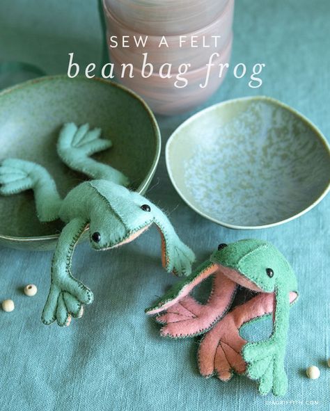 Felt Plush Pattern, Tiny Plushies, Felt Template, Frog Terrarium, Felt Plush, Maluchy Montessori, Baby Mobil, Fiber Crafts, Felt Crafts Patterns