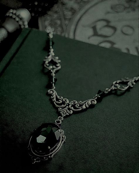 Elsie Core, Voldemort Aesthetic, Tiffany Core, Harry Potter Locket, Tom Riddle Aesthetic, Slytherin Necklace, Vanessa Core, Slytherin Aesthetics, Slytherin Jewelry