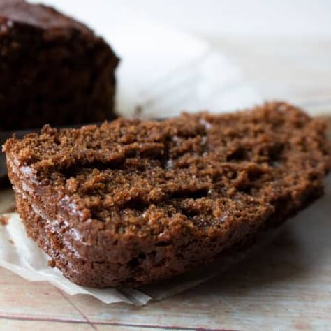 Sticky Gingerbread Loaf Cake - Rainy Day Mum Loaf Tin Cakes Recipes, Sticky Jamaican Ginger Cake, Loaf Cakes Recipes, Gingerbread Bread, Jamaican Ginger Cake, Sticky Gingerbread, Parkin Recipes, Gingerbread Loaf Cake, Ginger Loaf Cake