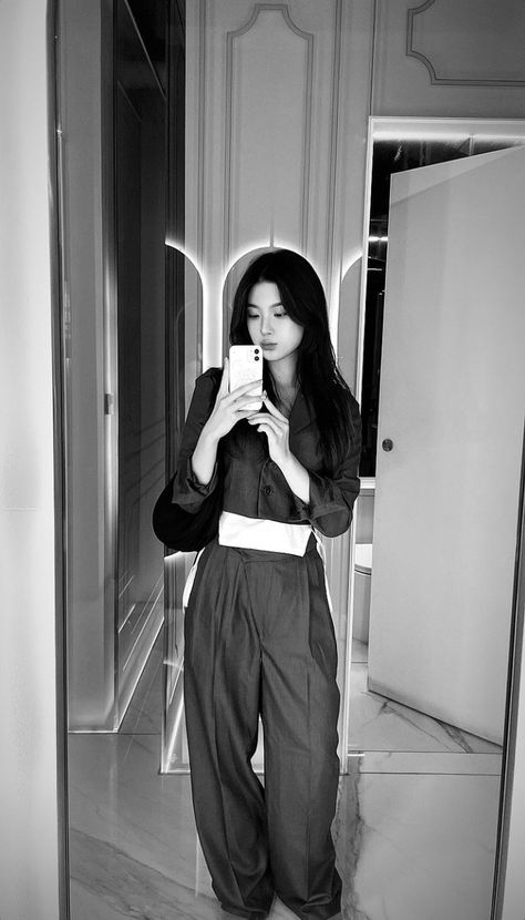 Kim Gahee, Myanmar Dress Design, Self Portrait Poses, Korean Aesthetic, Friend Photoshoot, Portrait Poses, Fancy Outfits, Girl Icons, Ulzzang Girl