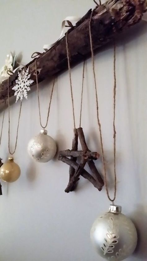 christmas decor branch sticks wall hanger Rustic Winter Decor Diy, Birch Tree Decor Christmas, Bedroom Winter Decor, Diy Winter Decorations, Bedroom Fairy Lights, Winter Decor Diy, Fairy Lights Diy, Stick Tree, Decor Diy Bedroom