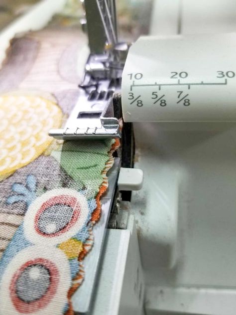 Using A Serger For Quilting, Quilting With A Serger, Serger Quilting Projects, Easy Serger Projects, Serger Projects Ideas, Serger Projects Beginner, Serging Projects, Overlocker Tips, Overlocker Projects