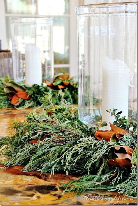 southern-living-idea-house-dining-room Southern Living Christmas, Christmas Dining Table Decor, Southern Christmas, Christmas Dining Table, Southern Living Homes, Natural Christmas, Christmas Tablescapes, Christmas Dining, Leaf Decor