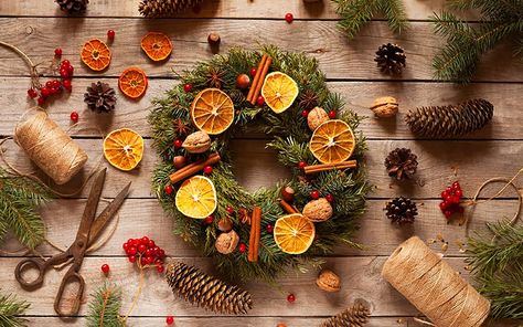 Ideas for Christmas Wreaths Pre Lit Wreath, Holiday Swag, Fruit Wreath, Easy Wreaths, Snowflake Wreath, Wreath Project, Holiday Greenery, Wire Wreath Frame, Homemade Decor