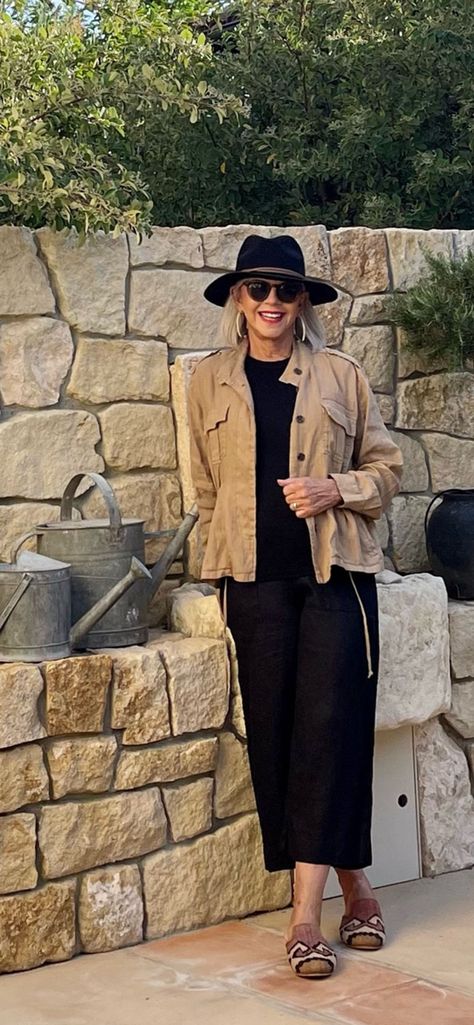 Tan Linen Jacket Outfit Women, Fall Linen Outfits, Eileen Fisher Style 2023, Cindy Hattersley Style 2023, Cindy Hattersley Style, Eileen Fisher Style Over 50, Linen Jacket Outfit, Pant Inspiration, Linen Jackets Women