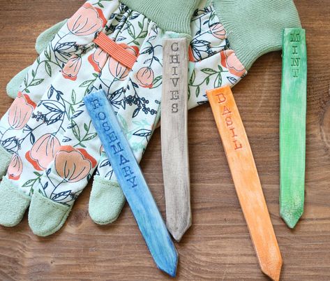 Polymer Clay Garden Markers, Diy Garden Markers Plant Labels, Garden Tags Diy, Garden Markers Clay, Clay Garden Markers, Plant Markers Diy, Spoon Garden Markers, Garden Markers Diy, Stamped Clay