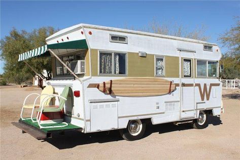 Winnebago Motorhome, Indrid Cold, Vintage Motorhome, Caravan Vintage, Glamper Camper, Vans Vintage, Camping Photo, Van Camper, Vintage Rv