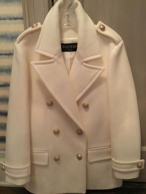 Designer White Outerwear With Buttons, Luxury Winter White Wool Coat, Balmain Coat Women, Balmain White Blazer, Elegant Double-breasted Cream Wool Coat, Preppy Chic Outfits, Balmain Paris, Stylish Winter Outfits, Fashion Top Outfits