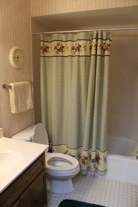 Remove Old Wallpaper, Curtain Styles Ideas, Removable Wallpaper Bathroom, How To Remove Wallpaper, Removing Old Wallpaper, Thrifting Tips, Remove Wallpaper, Wallpaper Removal, Mobile Car