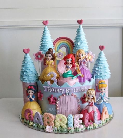 Princesses Cake Disney, Cakes With Princess, Disney Cakes Princess, Disney Princesses Cake Ideas, All Princess Cake Ideas, Disney Princesses Cake Design, All Disney Princess Birthday Cake, Princess Themed Cake Ideas, 3rd Birthday Princess Cake