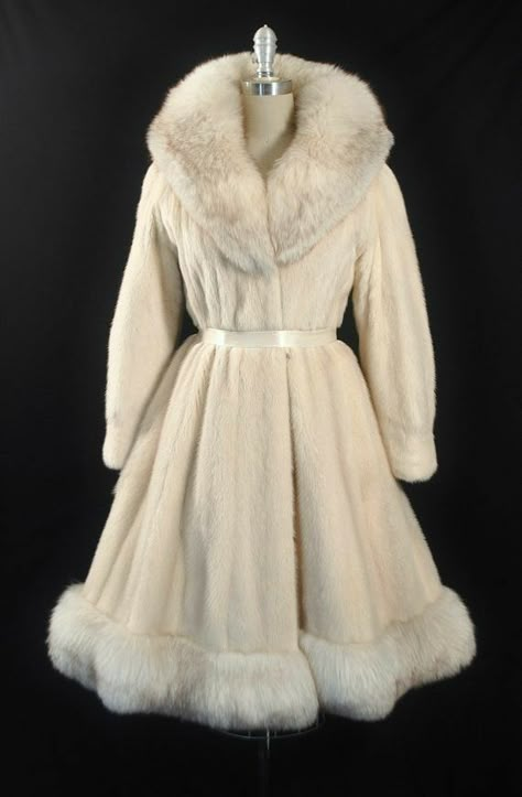 1950s Christmas Dress, Retro Vintage Outfits 1950s, Fur Dress Outfit, Winter Coat Aesthetic, 1950s Winter Fashion, Vintage Christmas Outfit, Dress With Fur Coat, Winter Princess Dress, Winter Dress Coat