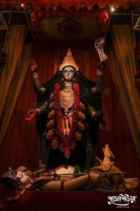 Dakshineshwar Kali Maa, Kale Maa Pic, Bharamcharni Maa, Kaali Maa Aesthetic, Maa Kaali Wallpaper, Kali Mata Aesthetic, Kali Mata Images, Maa Kali Aesthetic, Kaali Maa Hd Wallpaper