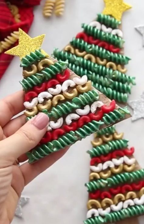 Kidsclever on Instagram: “MACARONI & PASTA CHRISTMAS TREES 🎄 Who remembers making macaroni ornaments as a kid?! 🙋🏻‍♀️ Double Tap if you do ❤️ . . . . . . Thank you…” Christmas Pasta, Pasta Crafts, Macaroni Pasta, Holidays With Kids, Double Tap, Best Ideas, Gingerbread Cookies, Christmas Trees, Holiday Fun