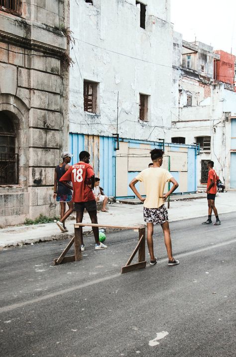 Street Soccer Aesthetic, Backyard Football, Futsal Court, Football 101, Soccer Aesthetic, Street Football, Street Soccer, Italy Street, Traditional Hairstyle