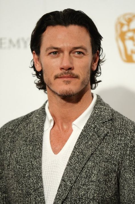 Luke Evans Long Hair, Luke Evans Actor, Luke Evans Dracula, Dracula Untold, Avan Jogia, Dan Stevens, Ryan Guzman, Taylor Kitsch, Karl Urban