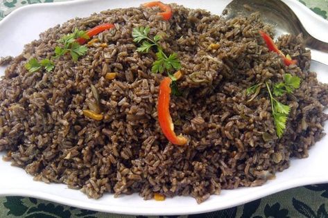 Recipe: Diri Djon-Djon ak Kribich (Black Mushroom Rice with Shrimp) – L'union Suite Haitian Black Rice, Black Rice Recipe, Mushroom Rice Recipes, Black Mushrooms, Soup Joumou, Black Mushroom, Mushroom Rice, Ethiopian Food, Haitian Food Recipes