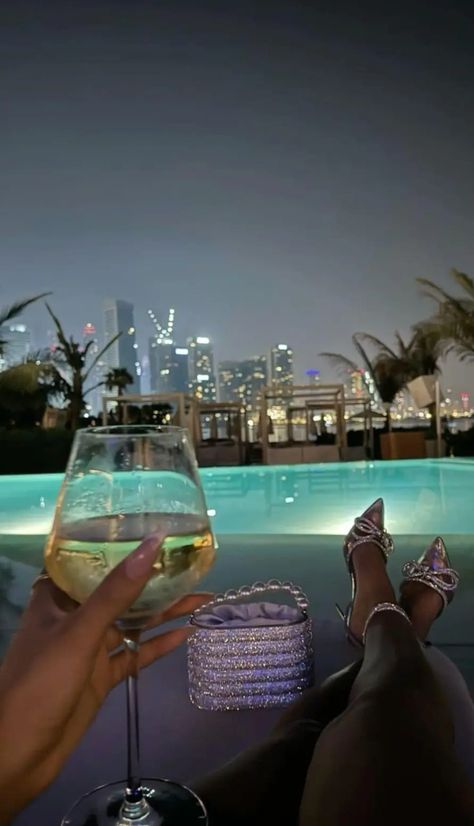 Luxury City Life, Luxurious Baddie Aesthetic, Aesthetic Traveling Pictures, Female Luxury Lifestyle, Dubai Woman Aesthetic, Rich Designer Aesthetic, Lux Life Aesthetic, Rich Aesthetic Lifestyle, Fun Lifestyle Aesthetic