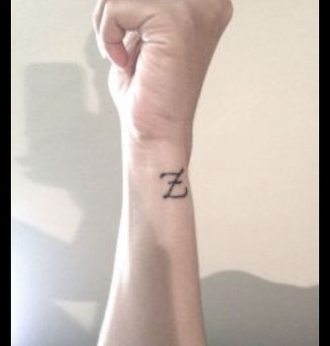 For the craziest bravest generation we should all get gen Z tattoos Gen Z Tattoo, Chinese Symbol Tattoos, Matching Tats, Z Tattoo, Cute Tats, Sketch Tattoo Design, Sketch Tattoo, Symbol Tattoos, Symbolic Tattoos