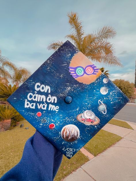 space themed with references / easter eggs of harry potter and race cars | vietnamese text, translation: thank you dad and mom high school and college senior year graduation cap/hat inspiration, made with acrylic paint, astrology, school celebration, senior gift Vietnamese Graduation Cap, Vietnamese Graduation, College Senior Year, Senior Year Graduation, Hat Inspiration, Grad Cap Designs, Grad Caps, College Senior, School Celebration