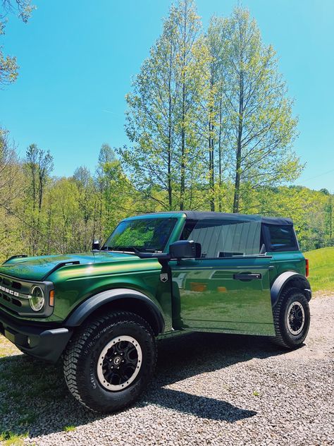 Bronco Ford Green, Green Bronco Aesthetic, Forest Green Bronco, Eruption Green Ford Bronco, Dark Green Ford Bronco, Dark Green Bronco, Two Door Bronco, Bronco Ford 2023, 2024 Ford Bronco