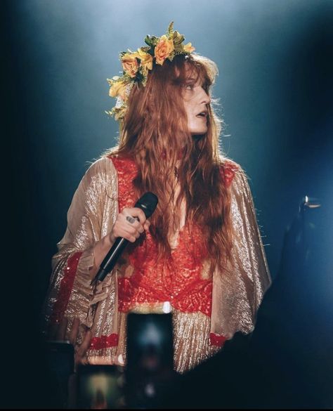 Florence Welsh, Florence Welch Style, Florence And The Machine, Florence Welch, Angel Sleeves, Florence The Machines, Concert Photography, Hozier, Decorative Buttons