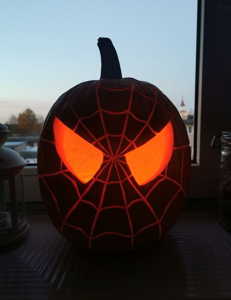 Spiderman Pumpkin, Halloween Pumpkins Carvings Designs, Funny Pumpkin Carvings, Halloween Pumpkin Crafts, Creative Pumpkin Painting, Cute Pumpkin Carving, Dekorasi Halloween, Halloween Pumpkin Carving Stencils, Halloween Decor Diy