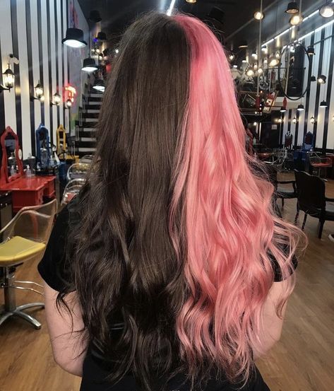 Hair Trend 2023, Brown And Pink Hair, Gemini Hair, Split Dye, Pink And Black Hair, Split Dyed Hair, Pink Hair Dye, Brown Hair Dye, Trend 2023