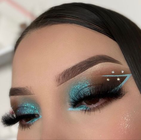 Makeup With A Pop Of Color, Blue And Black Makeup Looks, Turquoise Makeup Looks, Teal Eyeshadow Looks, Rhinestone Makeup, Rave Makeup, Graphic Makeup, Eye Makeup Pictures, Unique Makeup