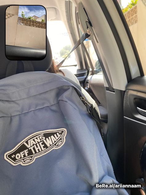 Mochila Vans Off The Wall, Vans Off The Wall Backpack, Vans Backpack Aesthetic, Vans School Bags, Vans Bag, Vans Aesthetic, School Backpack Essentials, Vans Backpack, Vans Bags