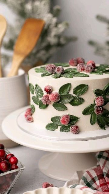 "Simple sugared cranberries and one palette knife technique on repeat creates this frosted winter design." Ginger Cake Recipe, Holiday Cake Designs, Forest Birthday, Sugared Cranberries, Ginger Cake, Winter Cake, Holiday Foods, Holiday Cakes, Winter Design