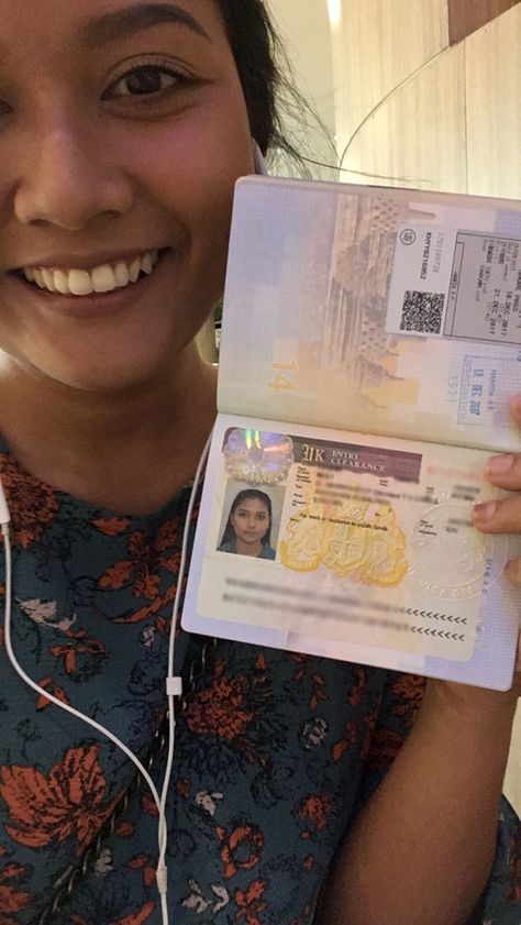 Uk Id Card, Passport Aesthetic, Australian Passport, Getting A Passport, Canadian Passport, Passport Card, Delivery Pictures, Visa Online, Passport Online