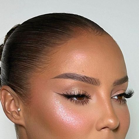 Leunita Murtezi on Instagram: "🍯 #makeup and #hair #leunitamurtezi" Pink Metallic Makeup, Makeup Aesthetics, Pink Glowy Eye Makeup, Extra Blush Makeup Looks, Pink Sultry Makeup, Pink Metallic Eye Makeup, Makeup Looks Pink, Work Makeup, Pretty Makeup Looks