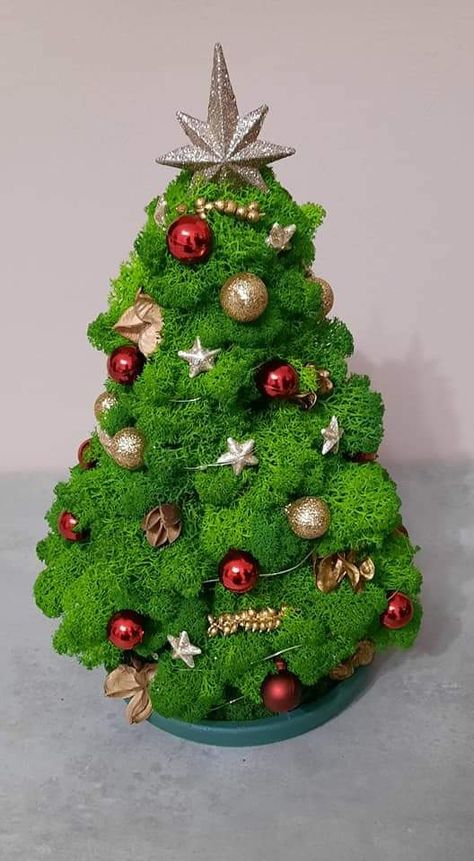 Moss Christmas, Scandinavian Moss, Moss Decor, Dollar Store Crafts, Clay Art, Dollar Stores, Christmas Decor Diy, Christmas Tree Skirt, Christmas Bulbs