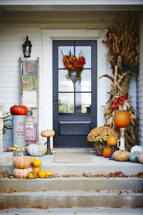 53 Pretty Fall Front Entry Ideas You Can Keep Up All Season Long Front Entry Ideas, Vintage Fall Decor, Entry Ideas, Pumpkin Display, Pumpkin Topiary, Entry Decor, Decorating Advice, Fall Front Door, Autumn Display