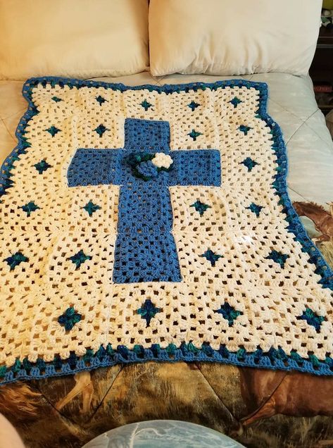 Cross Crochet Blanket, Christian Crochet Patterns Free, Christian Crochet Ideas, Crochet Cross Blanket, Crochet Christian, Cross Granny Square, Crochetting Ideas, Christian Crochet, Prayer Cloth