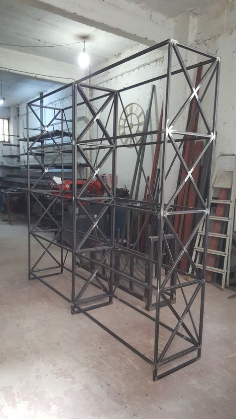 Metal Raf, Diy Step, Metal Shelving, Bag Display, Display Design, Metal Shelves, Steel Structure, Room Divider, Shelves