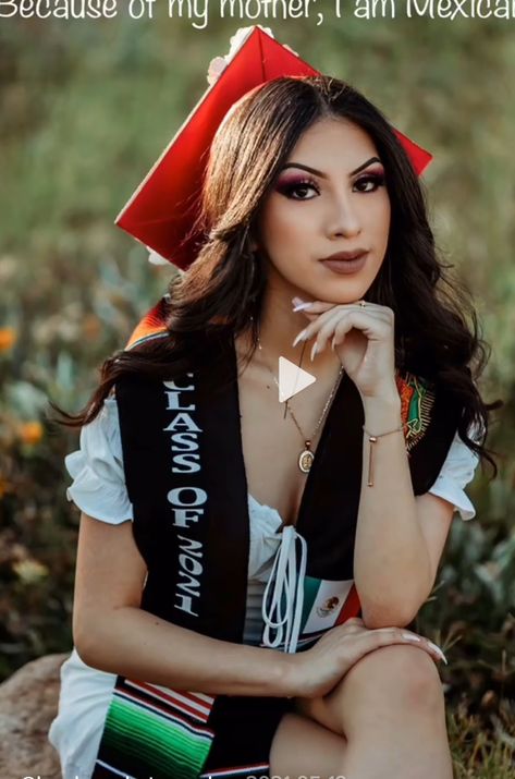 Graduation Pictures Mexican, Senior Picture Ideas Mexican, Mexican Graduation Pictures, Mexican Senior Pictures, Latina Graduation Pictures, Latina Graduation, Mexican Graduation, Portrait Outfits, Senior Portrait Outfits