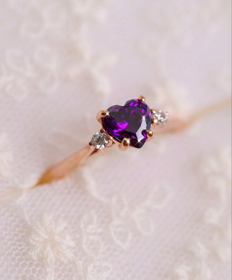 Promise Rings For Her Purple, Purple Promise Rings For Couples, Heart Shaped Amethyst Ring, Heart Amethyst Ring, Purple Heart Ring, Rosegold Ring, Heart Solitaire Ring, Cute Promise Rings, Nose Ring Jewelry