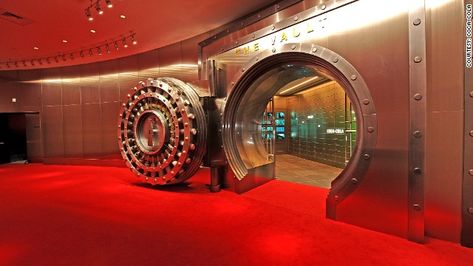 Coca-Cola claims its formula is the "world's most guarded secret." The recipe, the company says, is now kept in a purpose-built vault within the company's headquarters in Atlanta. Coca Cola Recipes, John Pemberton, Vault Doors, Ville New York, Hidden Places, W Hotel, Karl Marx, Weird Stuff, Secret Places