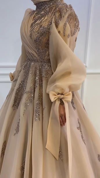 Decent Dresses, Bridesmaid Dresses Ideas, Wedding Dress Illustrations, Muslimah Wedding Dress, Fairytale Gown, Muslim Evening Dresses, Bride Dress Simple, Couple Wedding Dress, Muslim Wedding Dresses