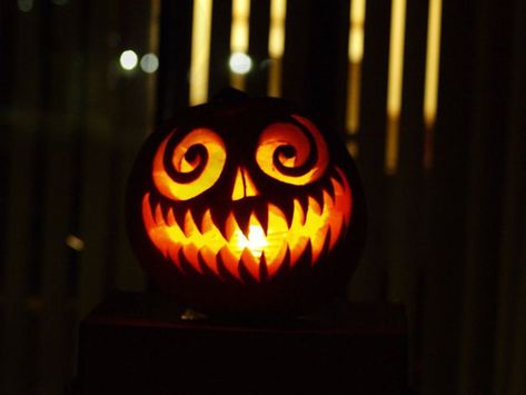 Whimsical Pumpkin Carving, Creepy Pumpkin Carving Ideas, Creepy Pumpkin Carving, Horse Pumpkin, Spooky Horse, Spiral Eyes, Unique Pumpkin Carving Ideas, Pumkin Carving, Scary Pumpkin Carving