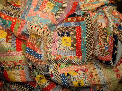 30s Quilts, Happy Quilts, Feedsack Quilt, Jen Kingwell, Easy Quilt, Cabin Quilt, Log Cabin Quilts, Log Cabin Quilt, Old Quilts