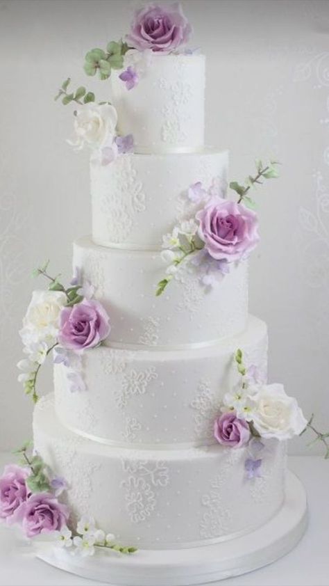 Lavender Wedding Cake, Cake Structure, Wedding Cake Fresh Flowers, Fondant Wedding Cakes, Purple Wedding Cakes, Dream Wedding Cake, Floral Wedding Cakes, Romantic Wedding Cake, Chocolate Wedding Cake