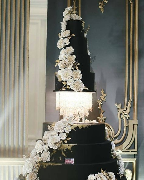 Black 🔥😍... Wedding Cake Inspiration Anyone?? Via @lenovellecake ❤️❤️❤️❤️👌#Cakebakeoffng #CboCakes #InstaLove #LikeforLike #AmazingCake… Black Gold Wedding Theme, Black Wedding Cake, Elaborate Cakes, Extravagant Wedding Cakes, Black And White Wedding Cake, Silver Wedding Cake, Big Wedding Cakes, Sweet Temptation, Black Cake