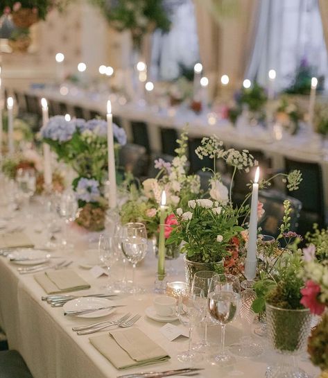 White Linens Wedding Table, Wedding Village Style, Wild Flower Table Setting, Wildflower Wedding Tablescape, English Garden Party Wedding, Wild Flower Wedding Table, Long Wedding Table Decorations, Neutral Tablescape, Rustic Wedding Table Setting